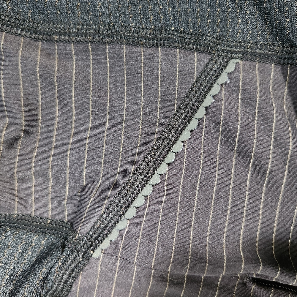 Lululemon Run For Gold 1/2 Zip - Size 6 - Picture 9 of 12